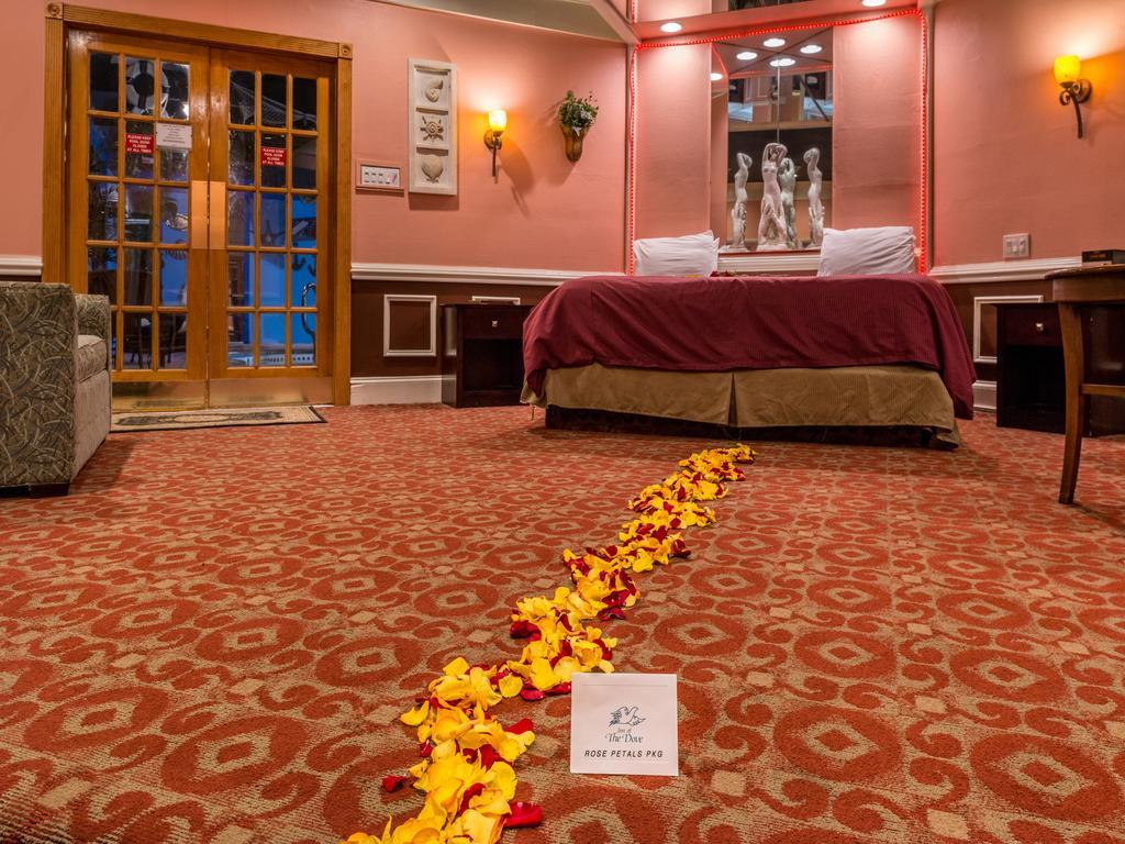 Inn Of The Dove Romantic Luxury & Business Suites Bensalem Exteriér fotografie