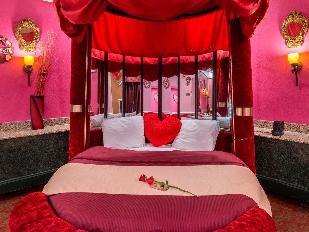 Inn Of The Dove Romantic Luxury & Business Suites Bensalem Exteriér fotografie