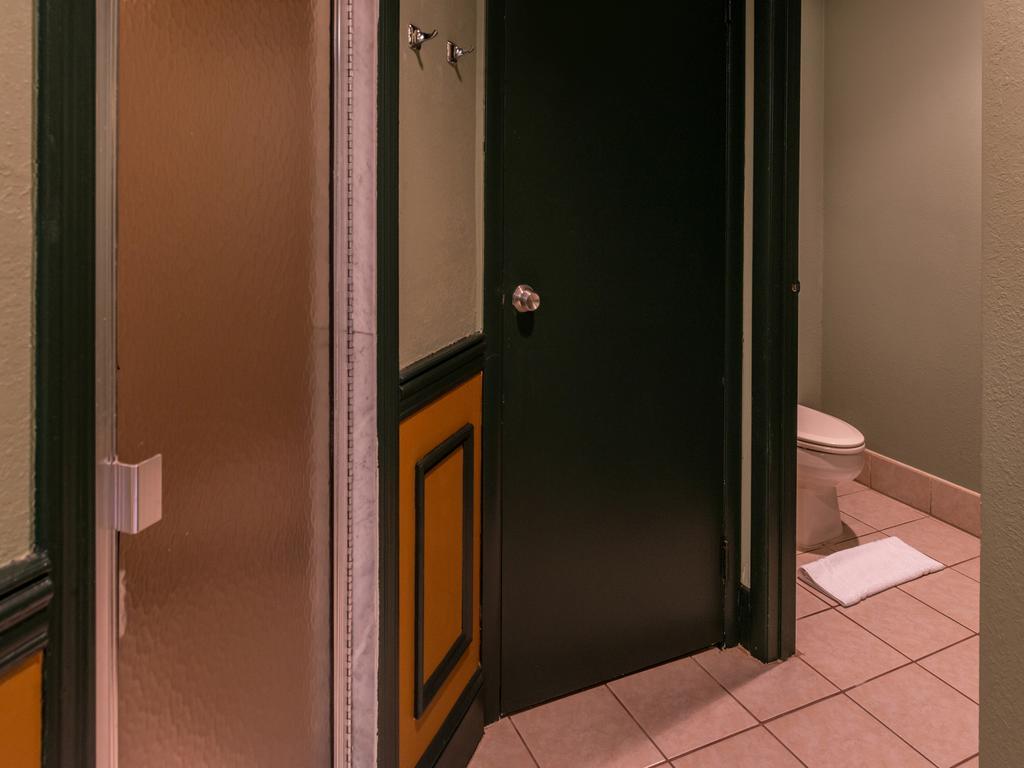 Inn Of The Dove Romantic Luxury & Business Suites Bensalem Exteriér fotografie