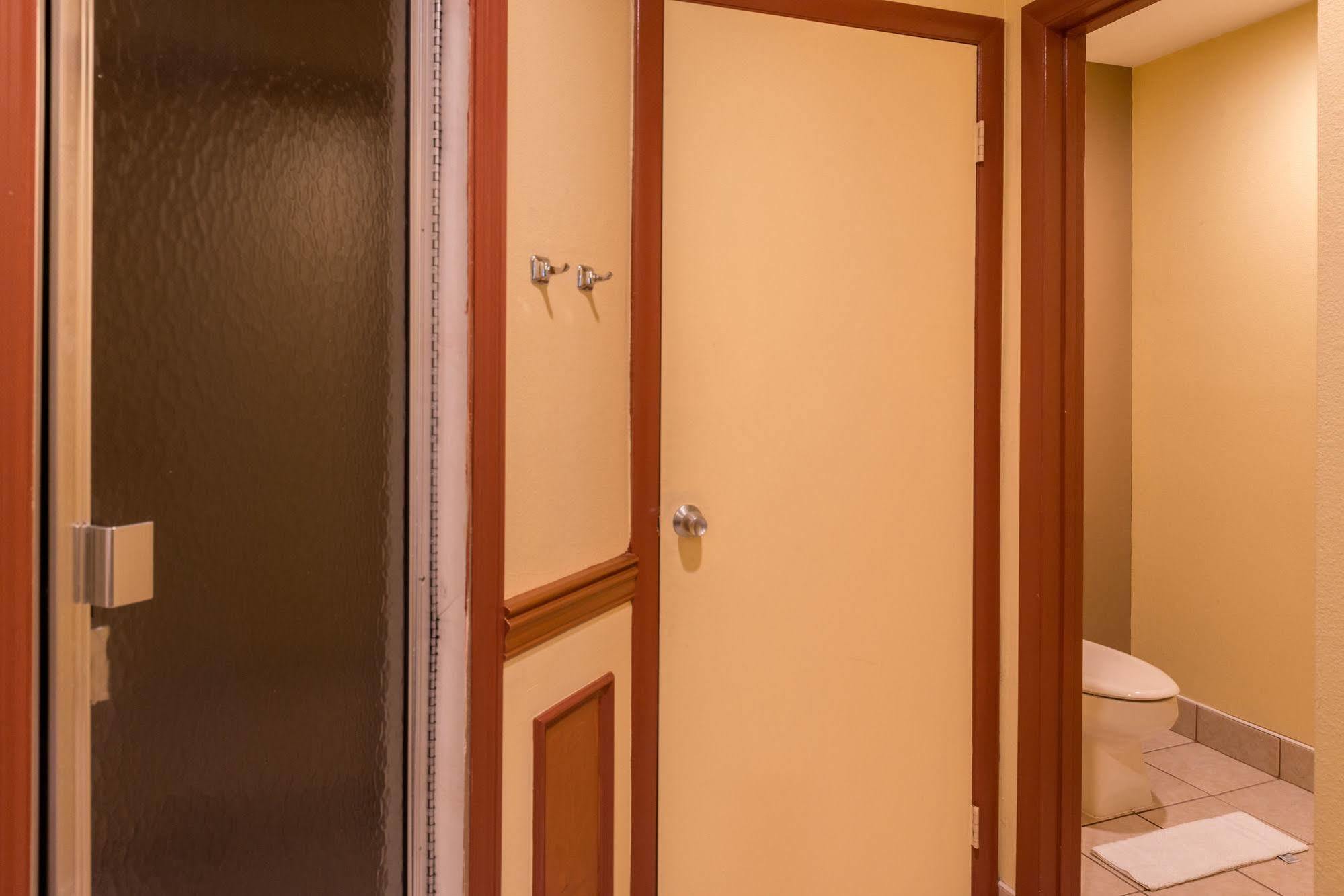 Inn Of The Dove Romantic Luxury & Business Suites Bensalem Exteriér fotografie